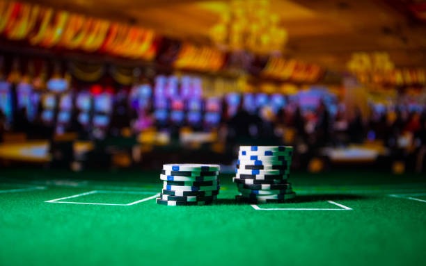 Phoenix Rises slot game interface showing reels and bet controls